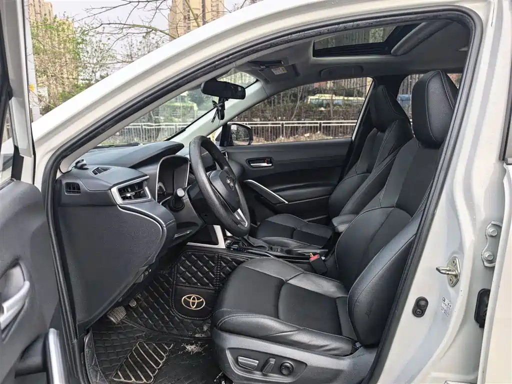 Toyota Frontlander 2022 2.0L CVT Luxury Edition фото 13