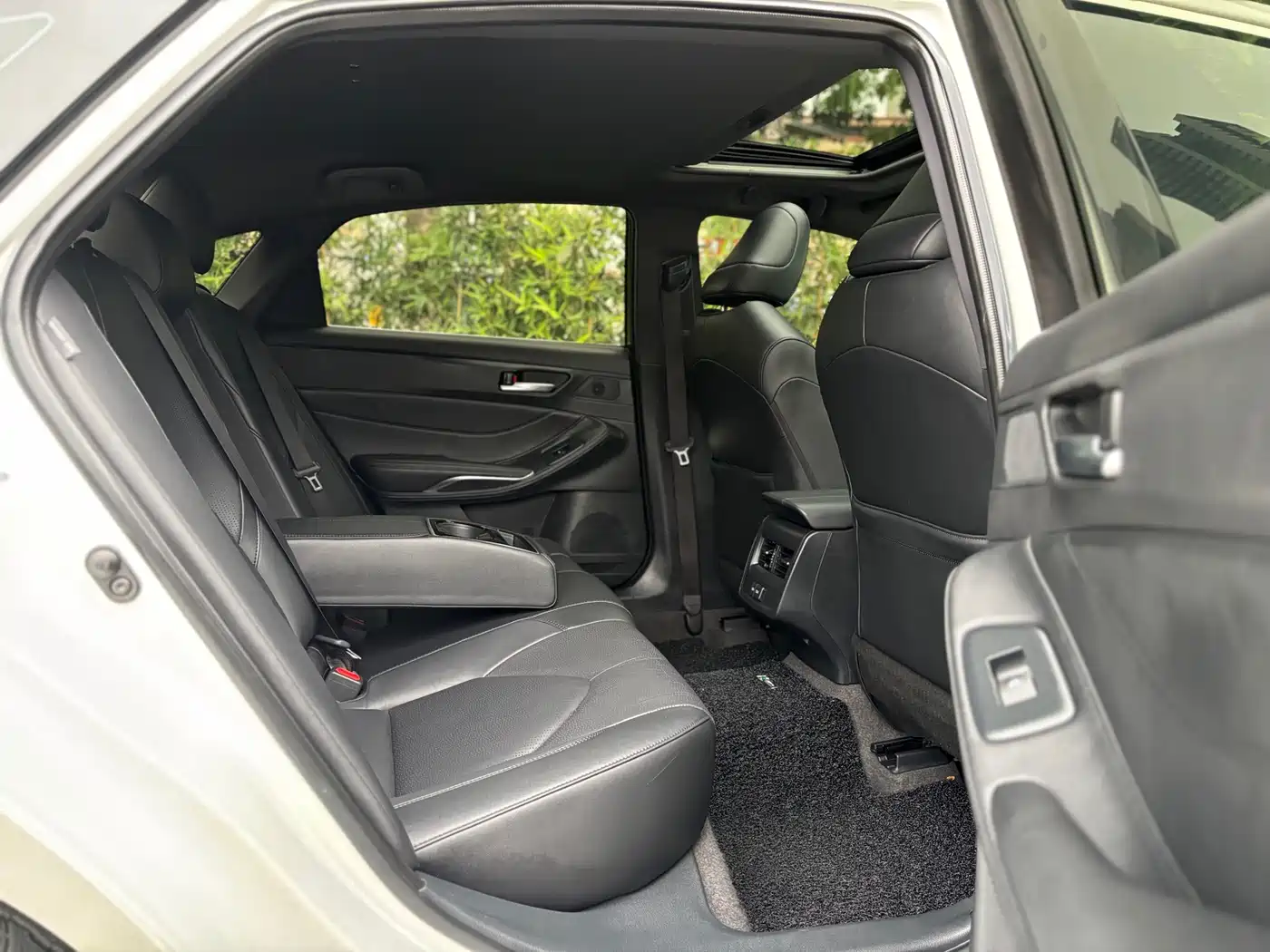 Toyota Avalon 2023 2.0L Luxury Edition фото 11