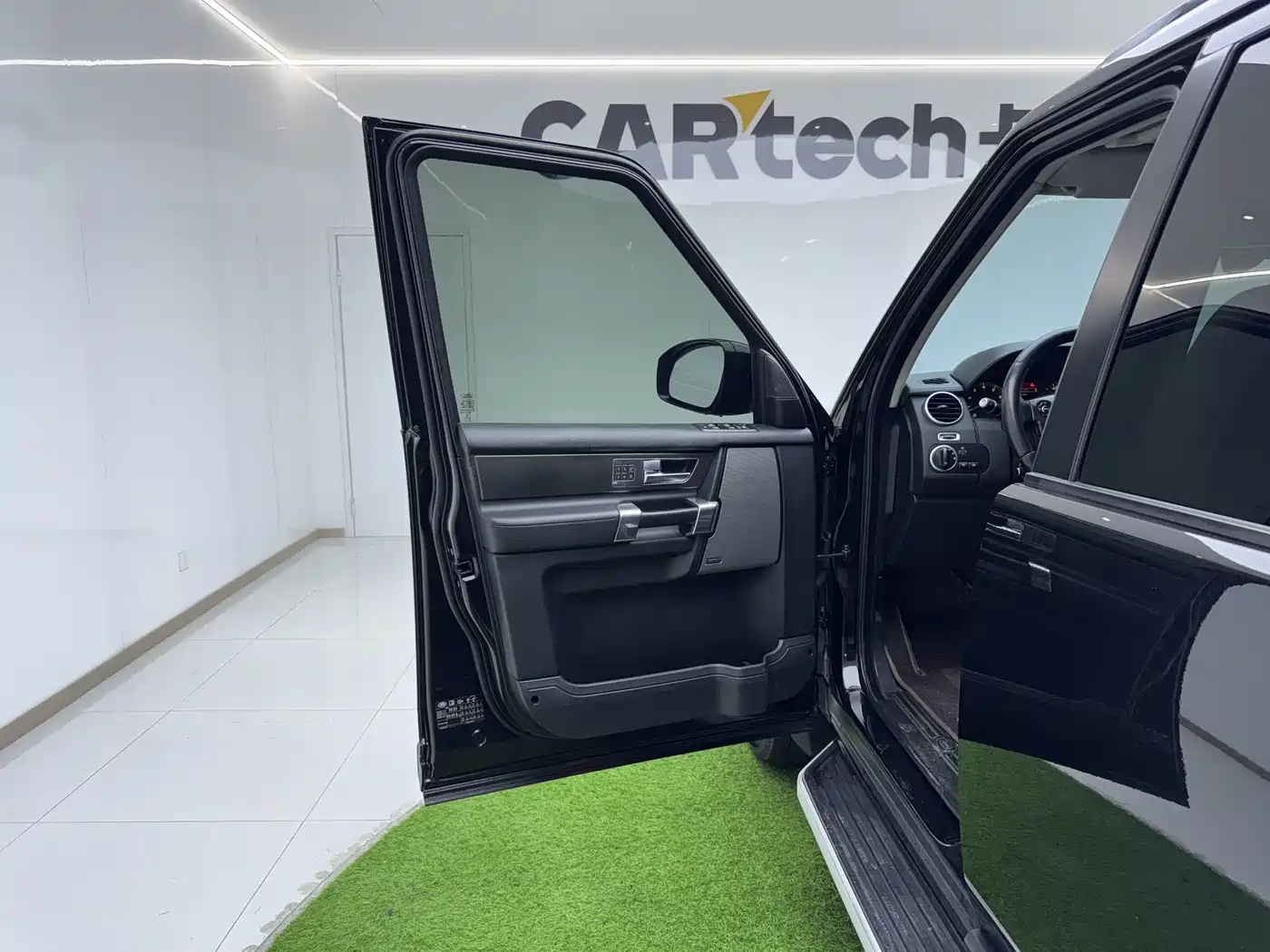 Land Rover Discovery 2016 3.0 SC V6 HSE фото 8