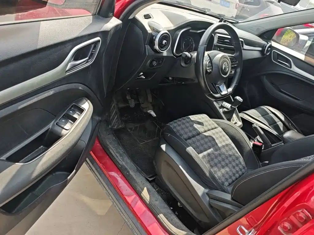 MG ZS 2020 2019 1.5L Manual 65-inch Panoramic Sunroof Global Edition (China VI)