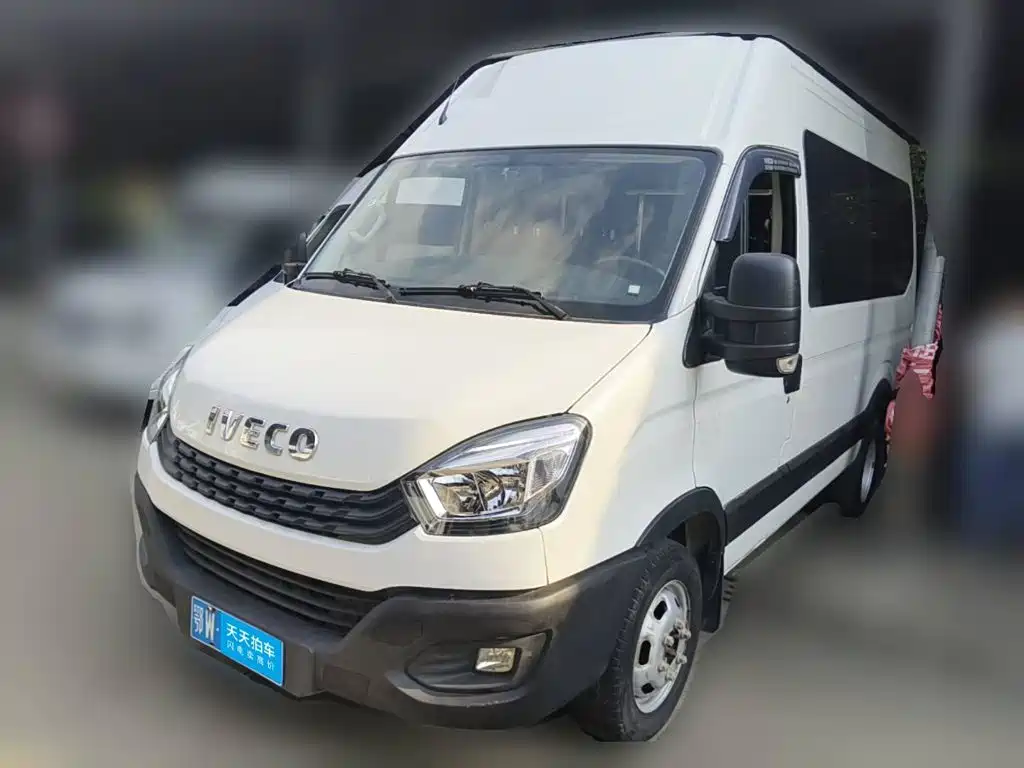 Iveco Daily 2023 2021 2.0T Manual Chaorui Long Wheelbase Short Overhang High Roof Manual Door F1A