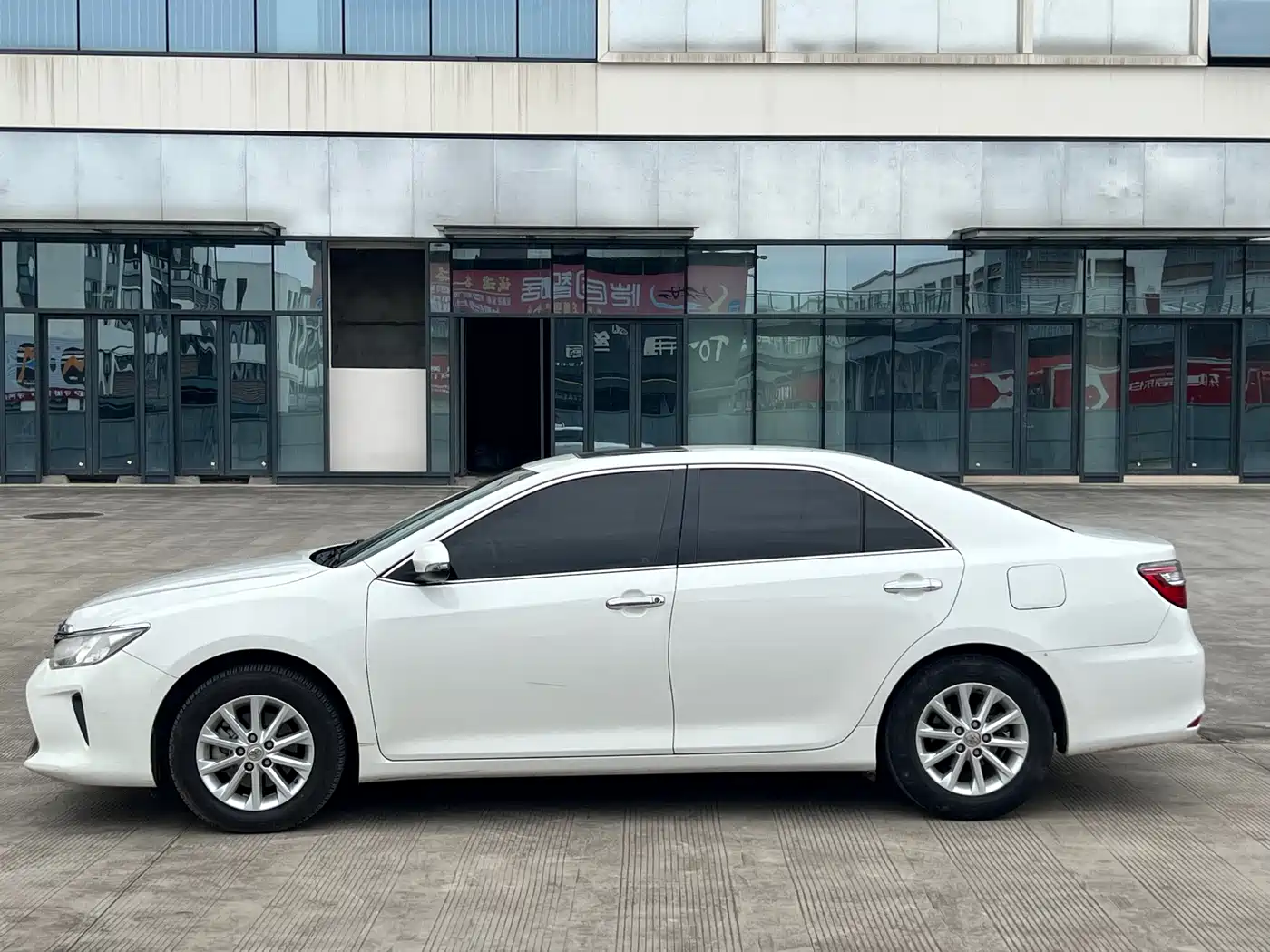 Toyota Camry 2015 2.0G Leading Edition фото 3