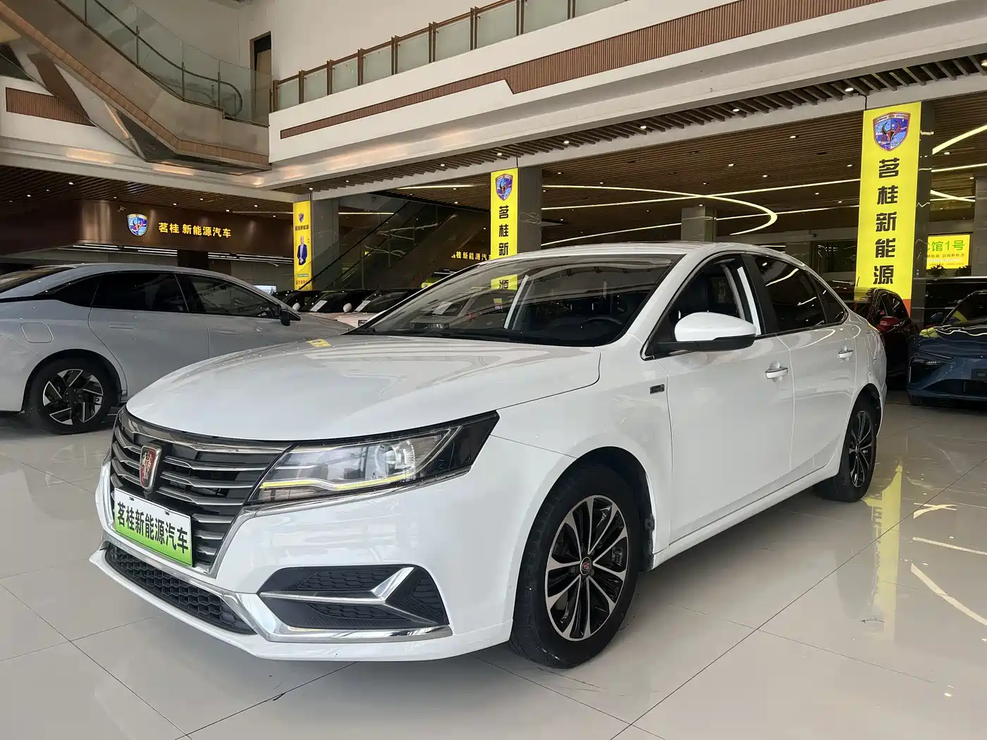 Roewe i6 New Energy 2020 2019 PLUS 50T 4G Connected Glory Luxury Edition