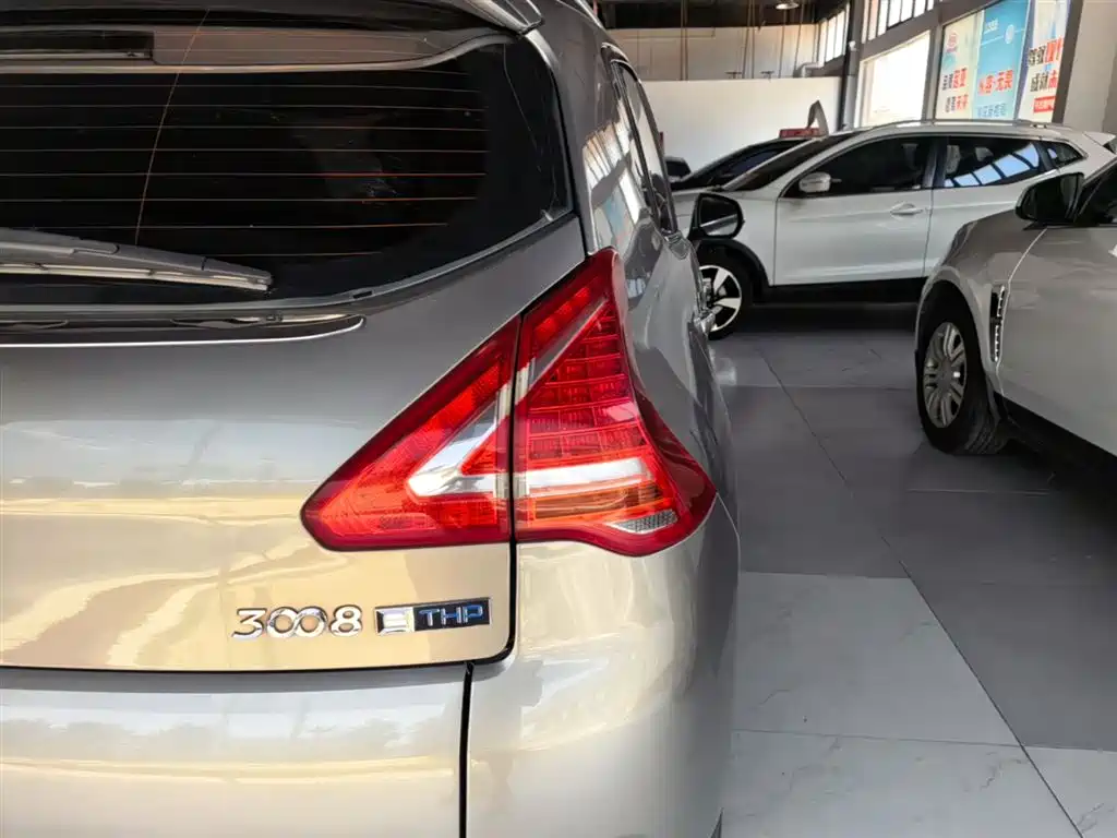 Peugeot 3008 2015 1.6THP Automatic Classic Edition фото 8
