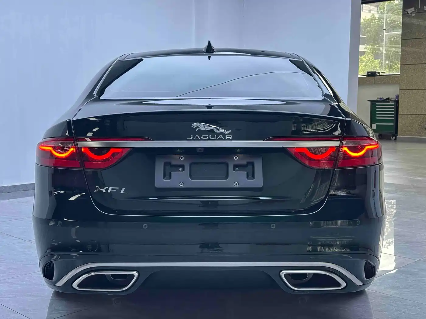 Jaguar XFL 2026 2025 2.0T P250 FWD Luxury Edition