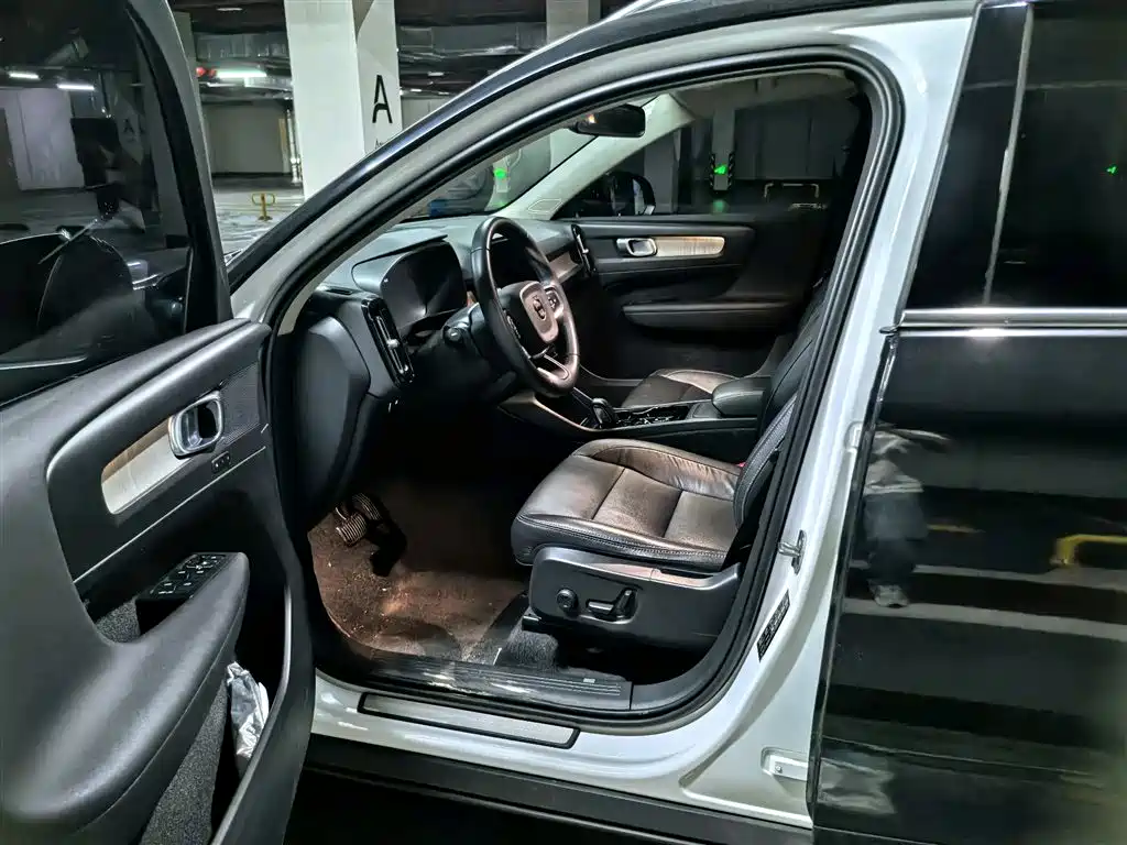 Volvo XC40 2020 T3 Smart Elite Luxury Edition фото 4