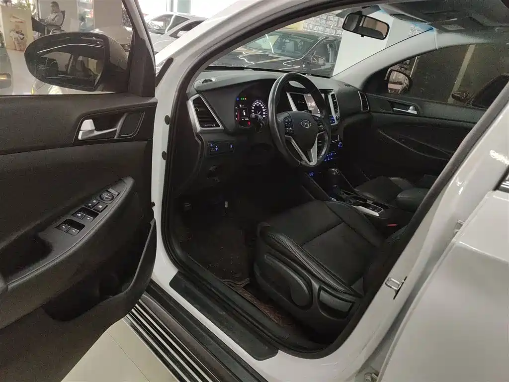 Hyundai Tucson 2015 1.6T Dual Clutch 2WD Smart фото 16