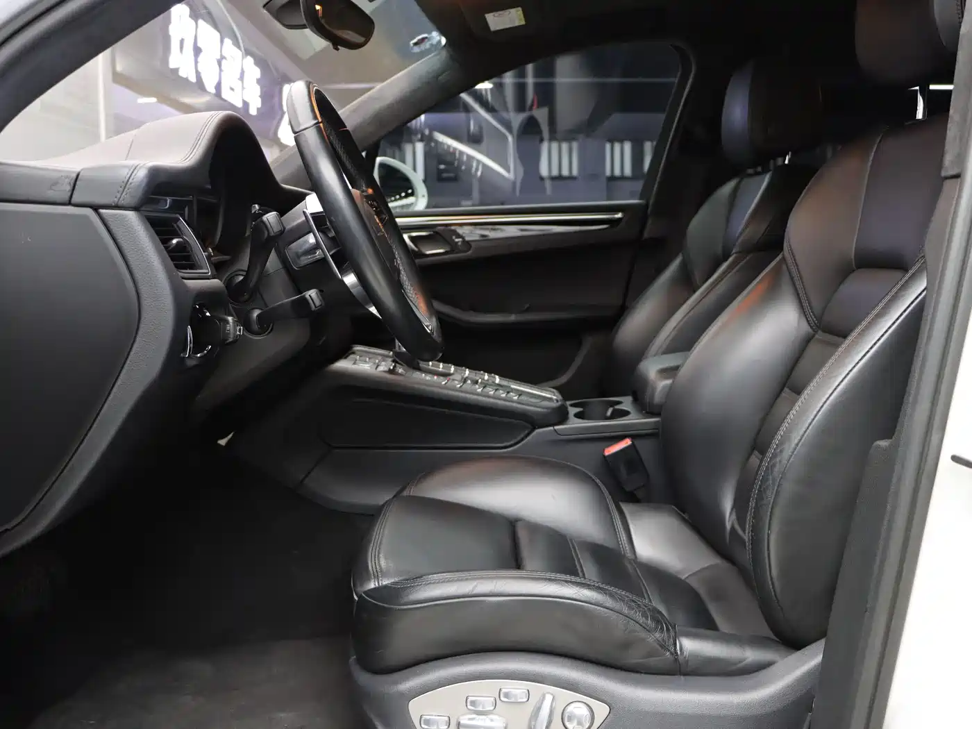Porsche Macan 2014 Macan Turbo 3.6T фото 18