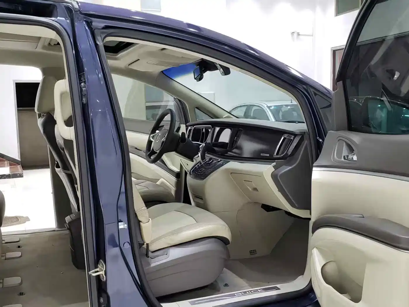 Buick GL8 2011 3.0L GT Luxury Business Elegance Edition фото 10
