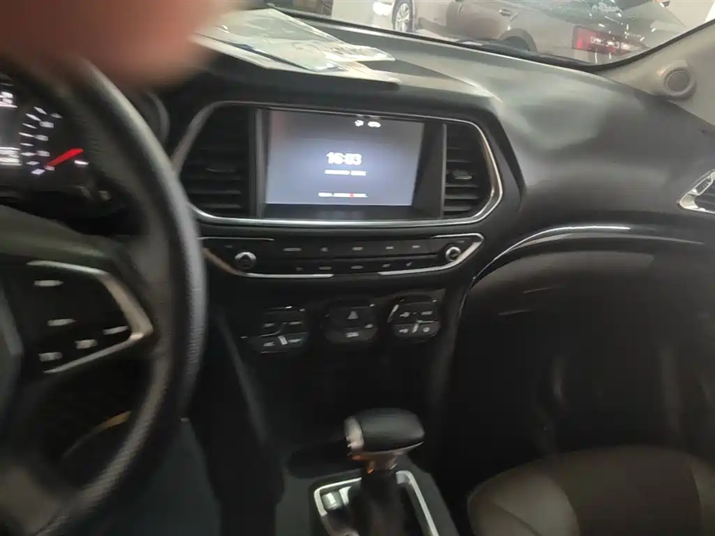 GAC Trumpchi Trumpchi GS4 2016 235T G-DCT Luxury Edition фото 13