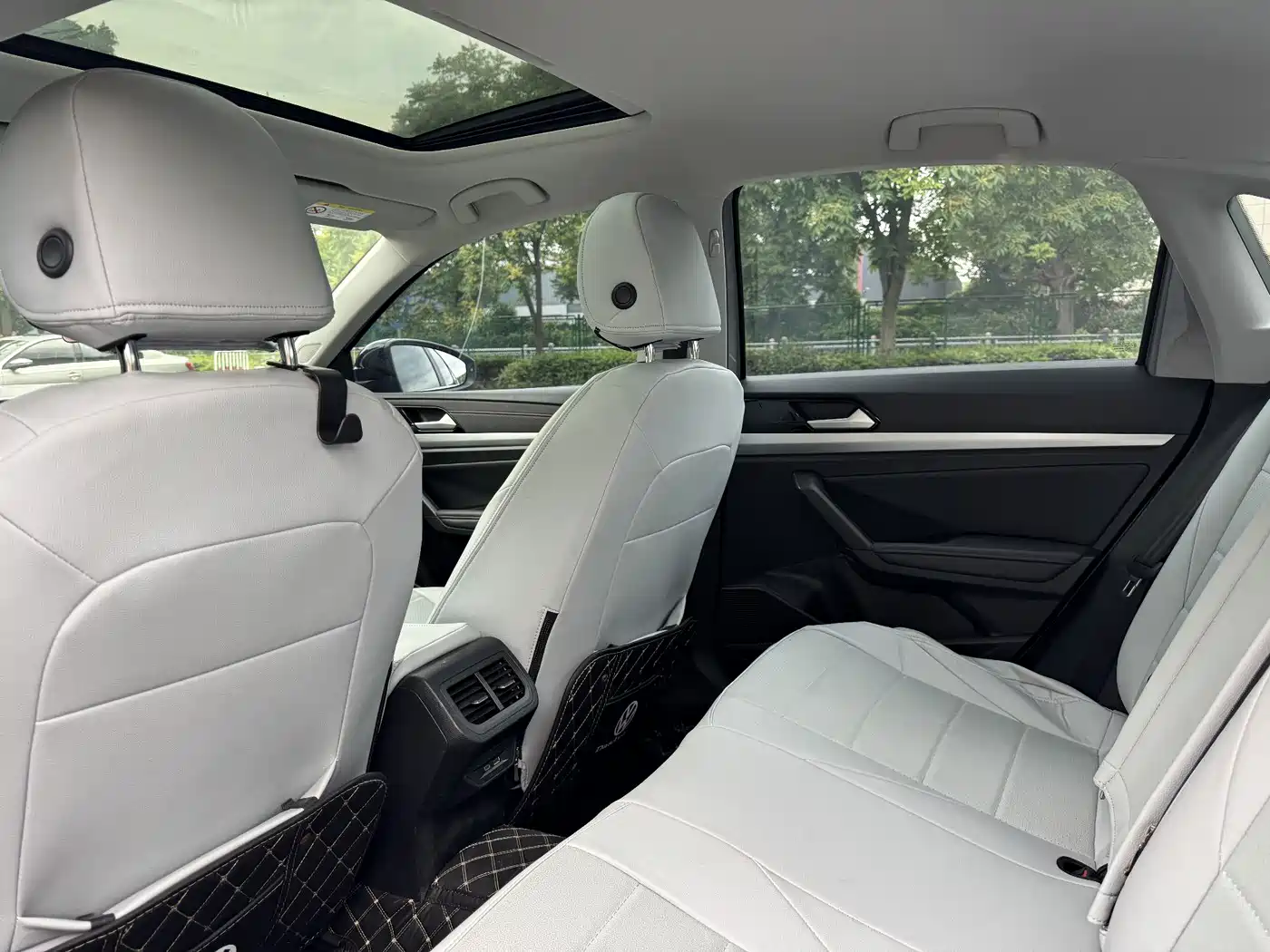 Volkswagen Lavida 2023 300TSI DSG Starlight Full Comfort Edition фото 9