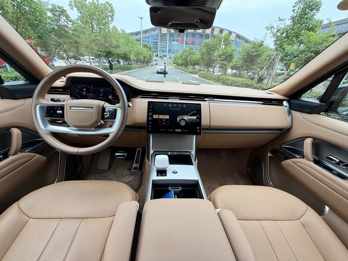 Land Rover Range Rover 2024 3.0 L6 400PS SV Prestige Genesis Extended 4-Seater фото 10