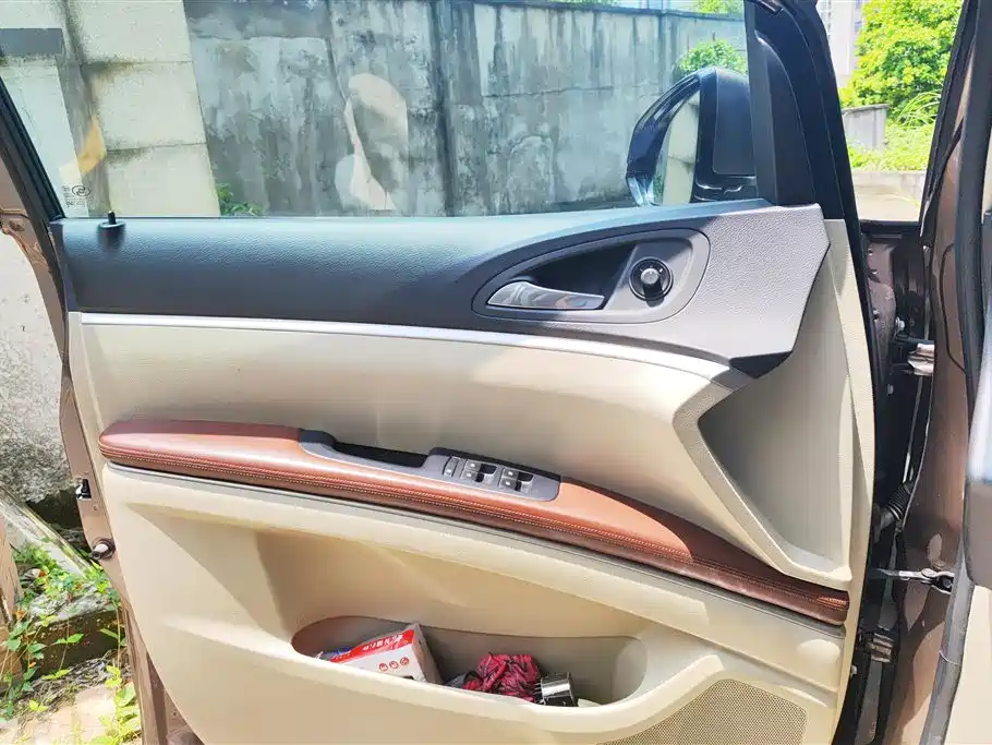 Buick GL8 2015 2.4L Luxury Business Exclusive Edition фото 7