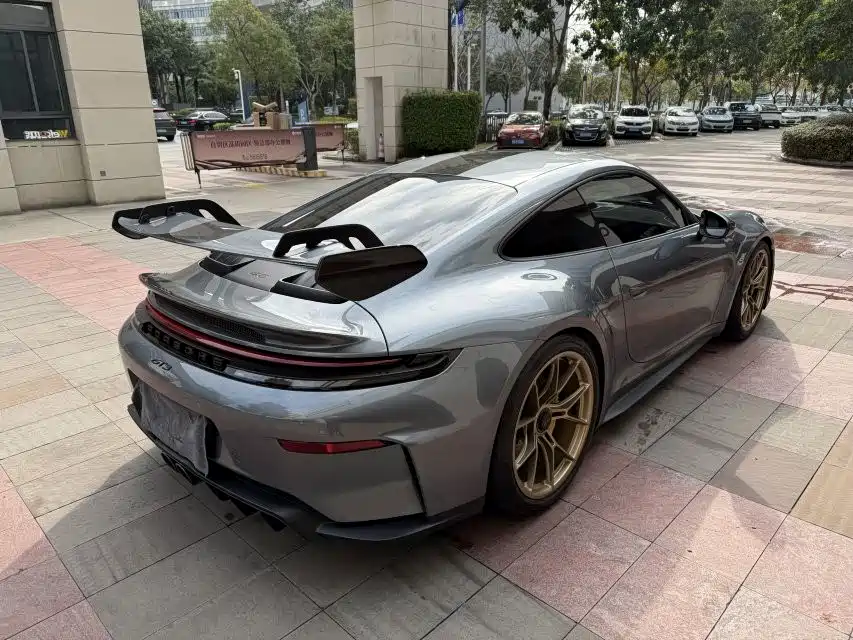 PORSCHE 911