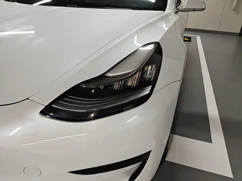 Фото 24 - Tesla Model 3