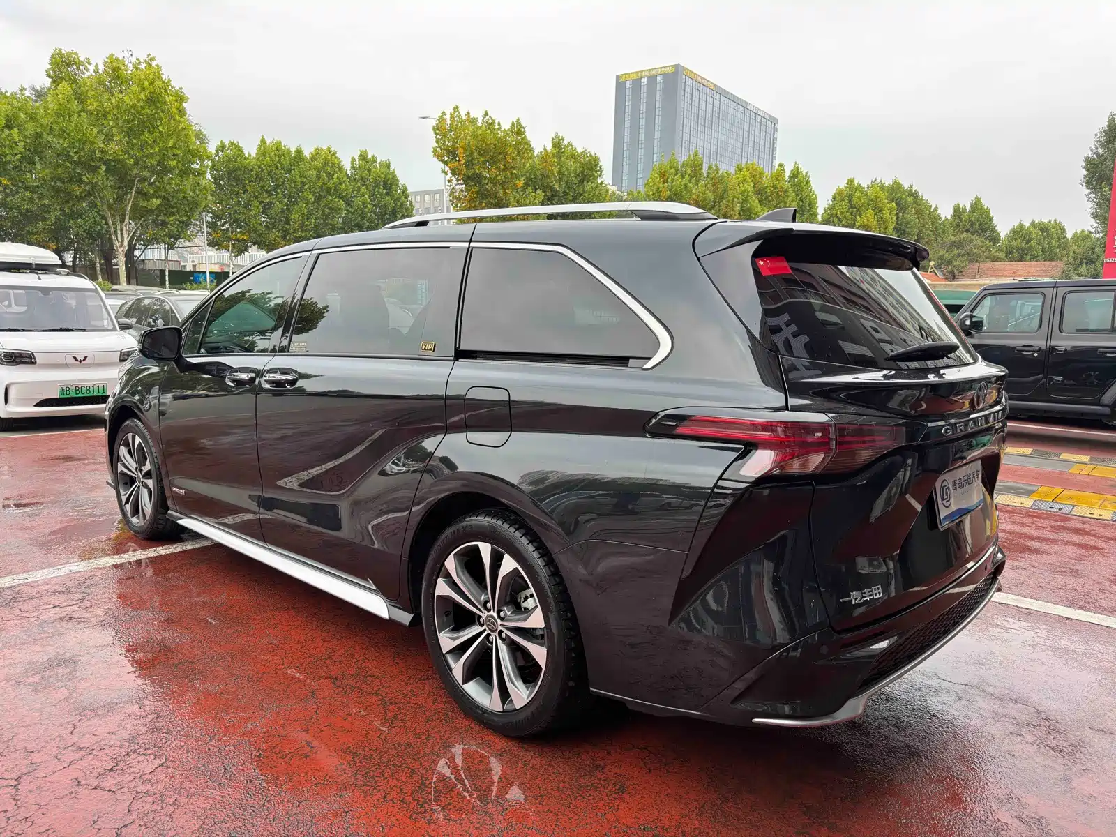 Фото 4 - Toyota Granvia