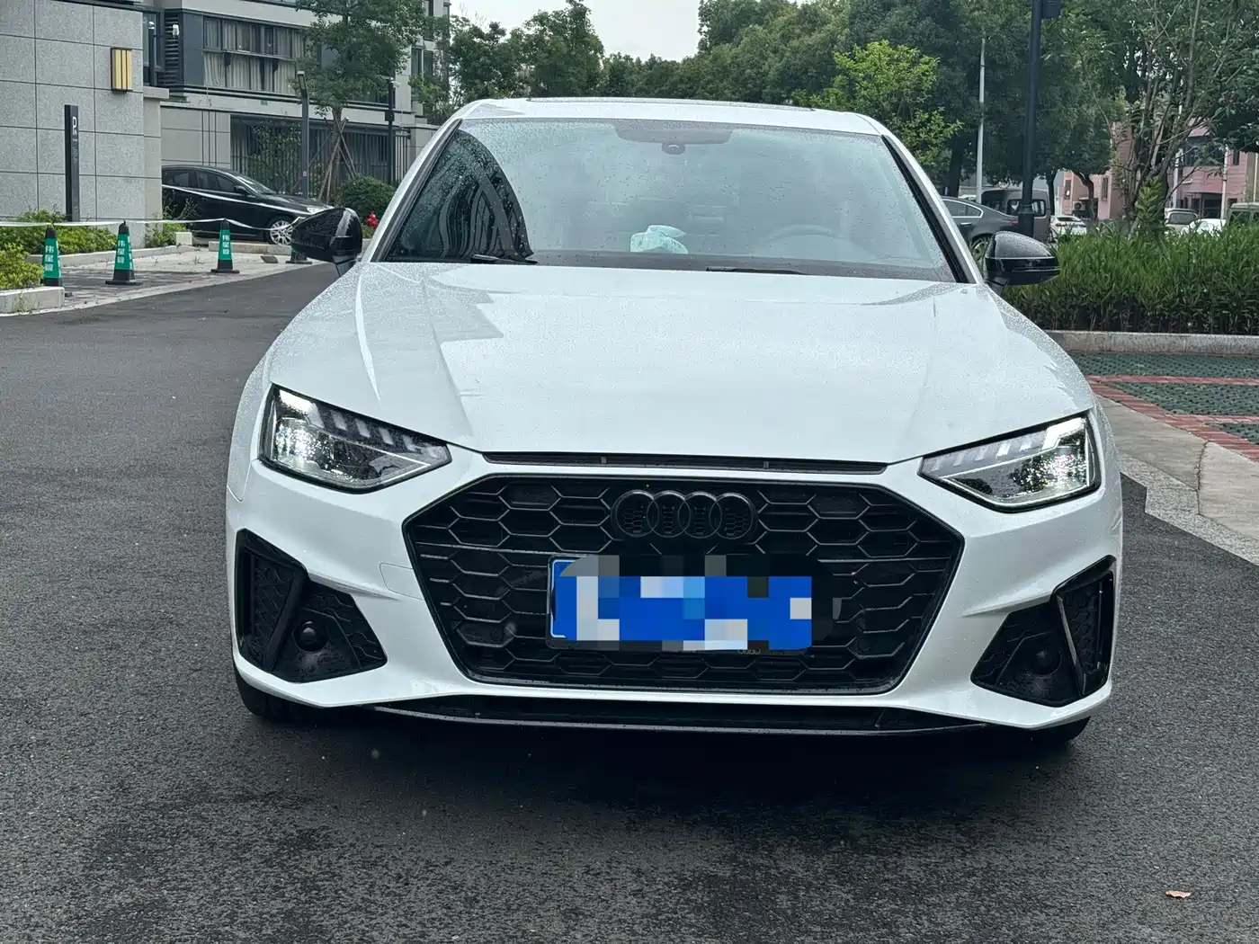 Фото 2 - Audi A4L