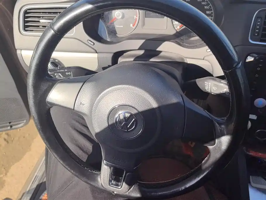 Volkswagen Sagitar 2014 Facelift 1.6L Automatic Comfort фото 15
