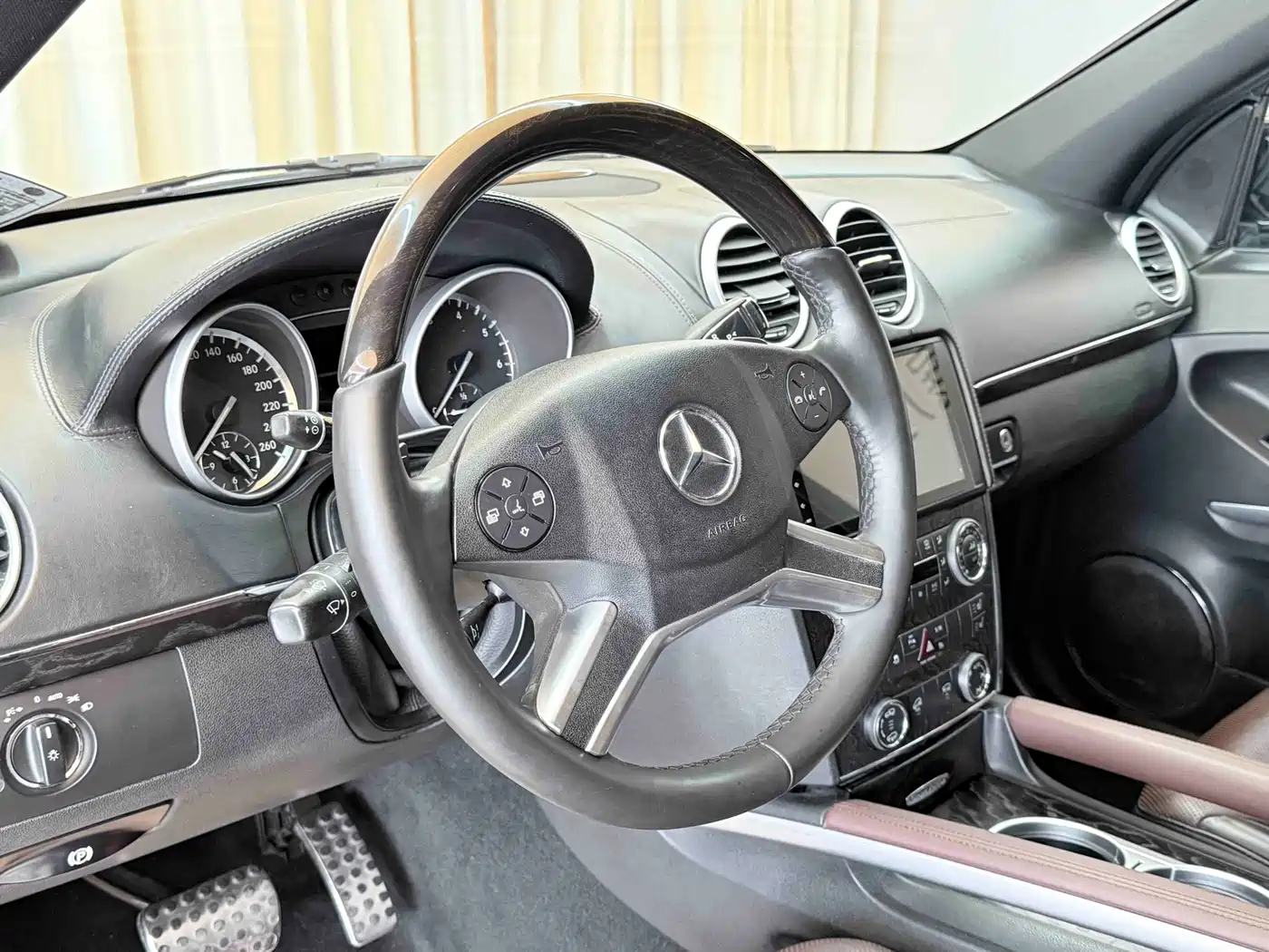 Mercedes-Benz GL-Class 2011 GL 450 Prestige Grand Edition фото 4