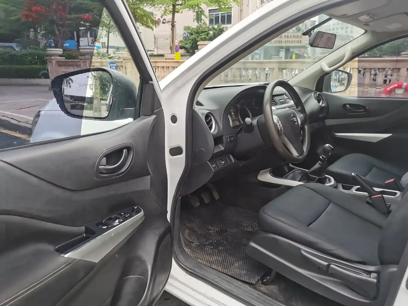 Nissan Navara 2022 2021 2.5L Manual 2WD Comfort QR25