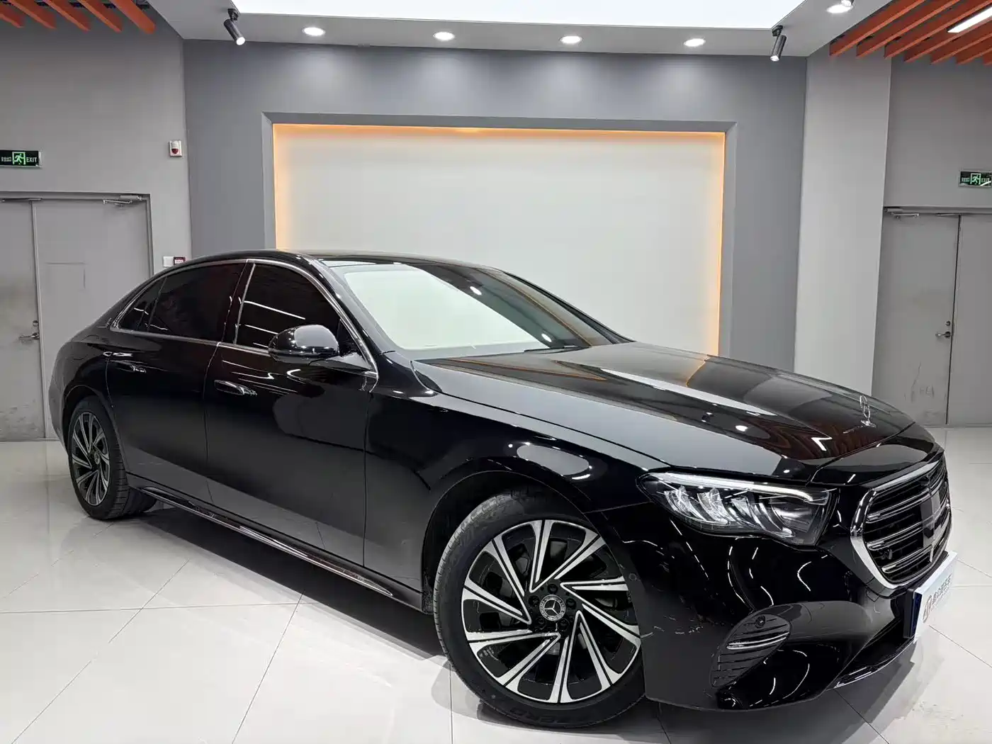 Mercedes-Benz E-Class 2025 E 300 L Luxury фото 3