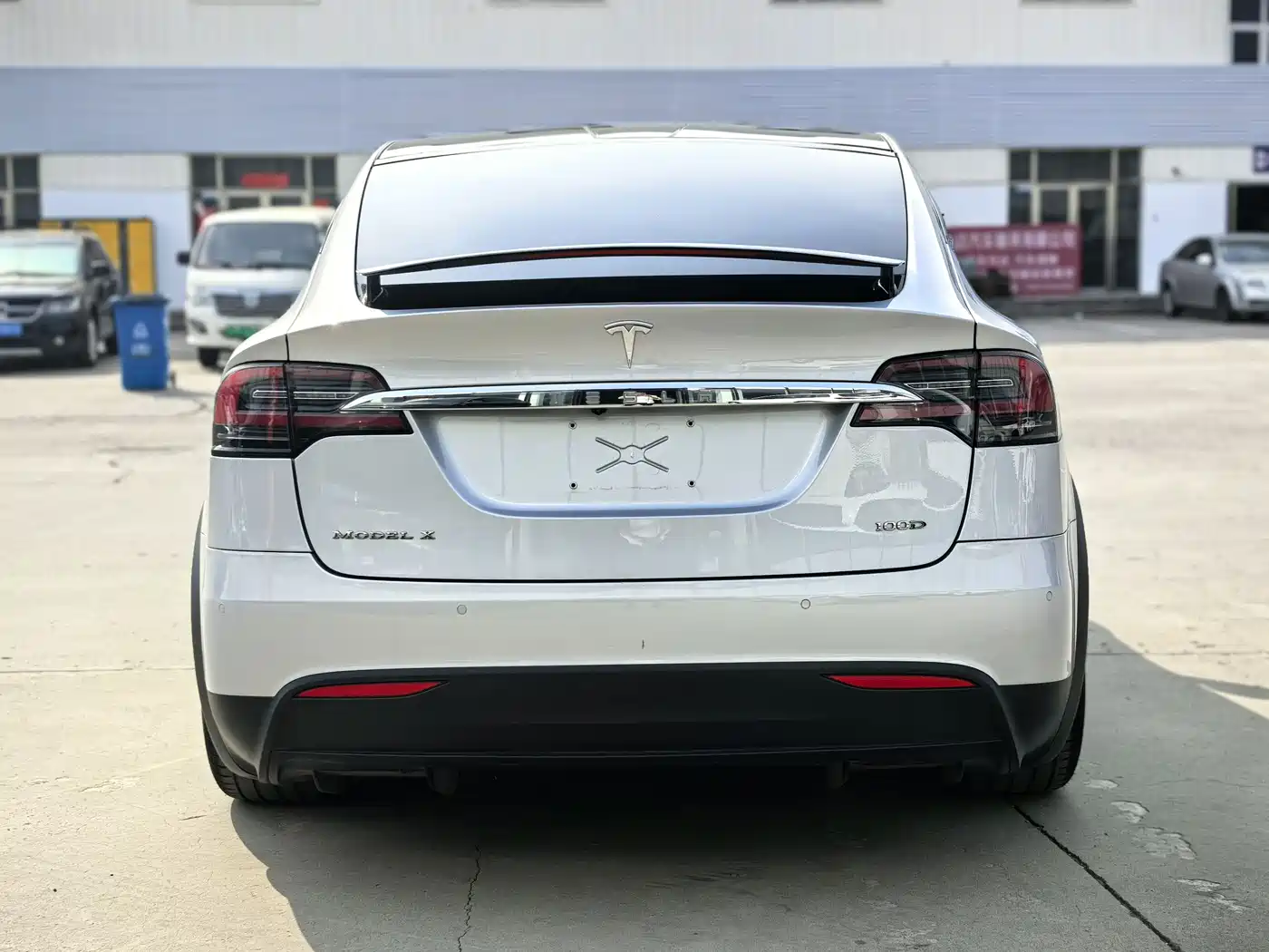 TESLA MODEL X