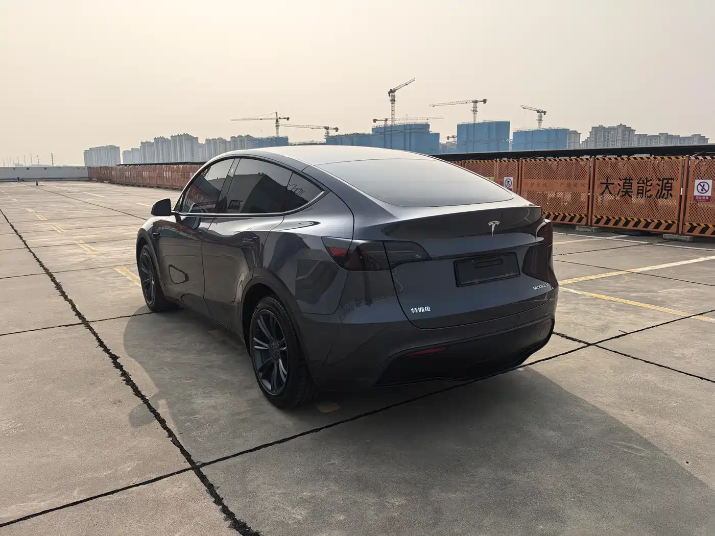 TESLA MODEL Y