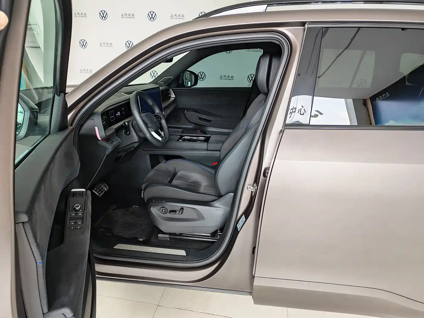 Volkswagen Teramont 2025 Teramont Pro 450TSI 4WD Summit Edition фото 2