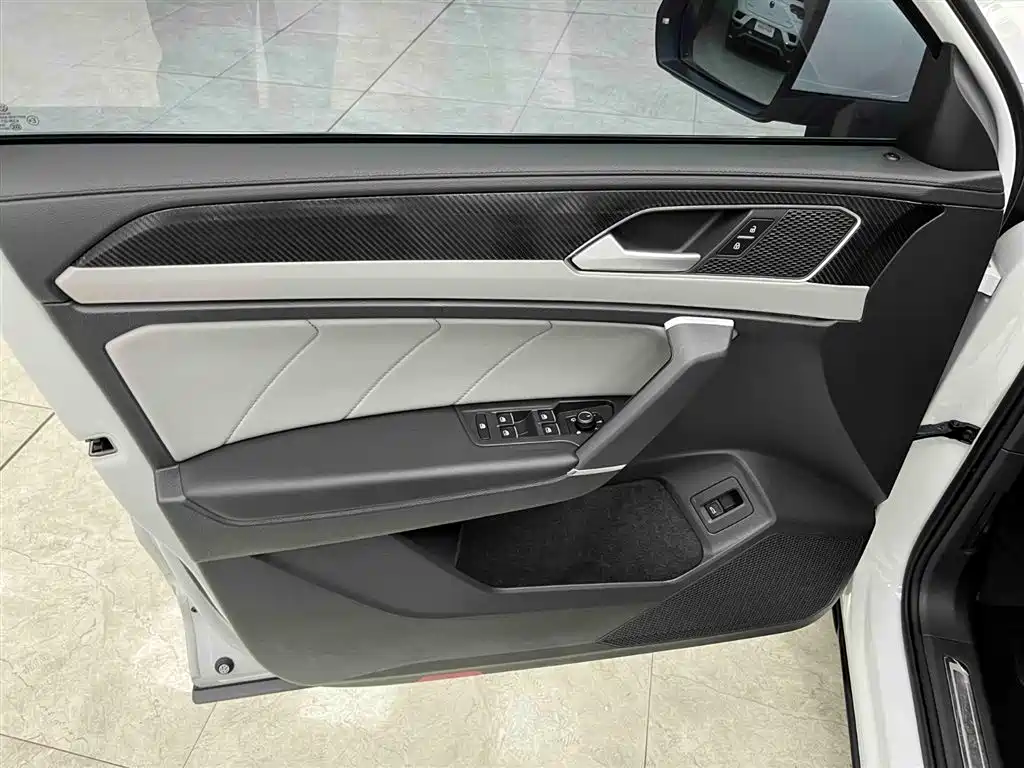 Volkswagen Tayron 2023 280TSI 2WD Luxury Plus Advanced Edition фото 10