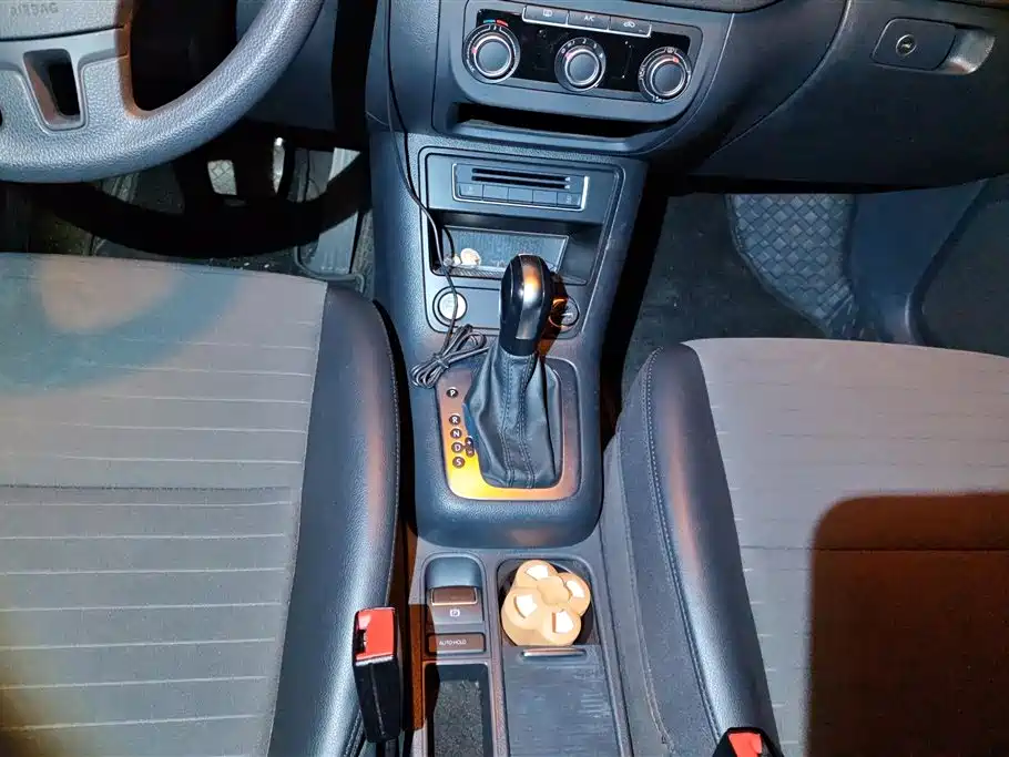 Volkswagen Tiguan 2015 1.8TSI Automatic 2WD Trendline фото 16