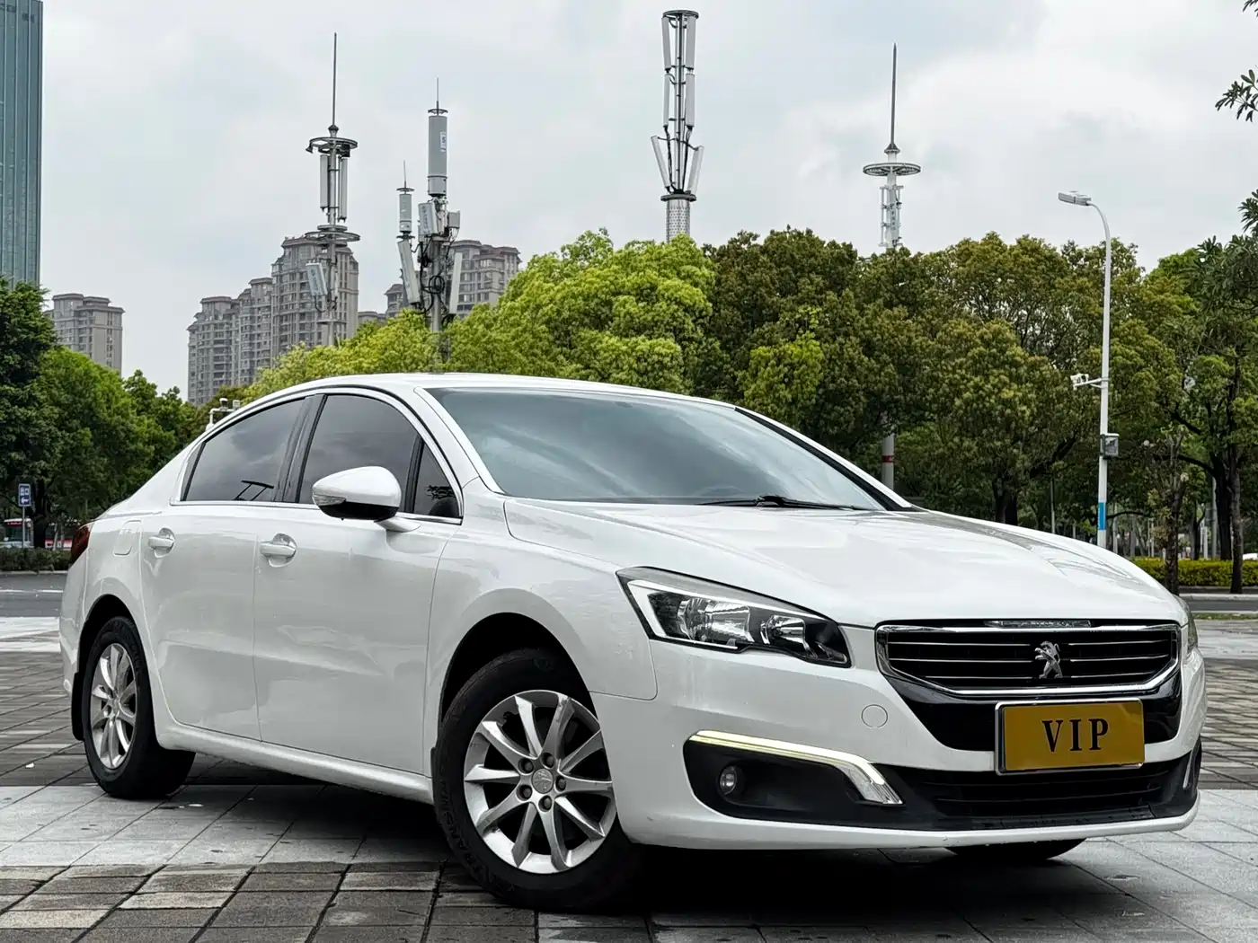 Peugeot 508 2015 1.6THP Auto Comfort Edition фото 3