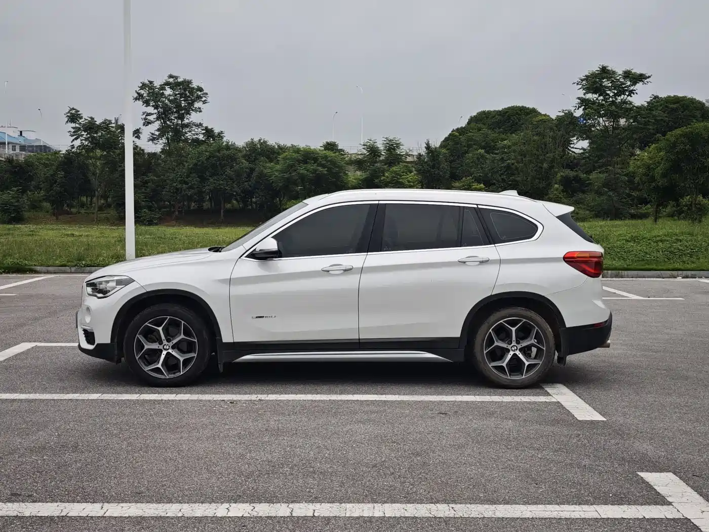 BMW X1 2018 sDrive18Li Premium Model фото 3
