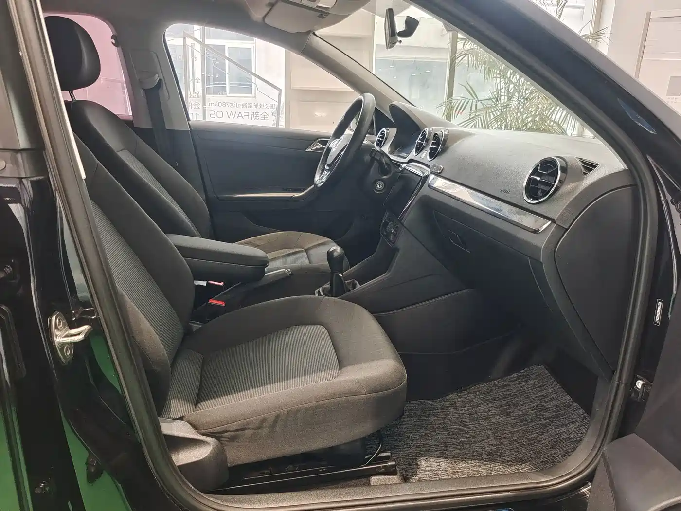 Photo 8 - Volkswagen Jetta