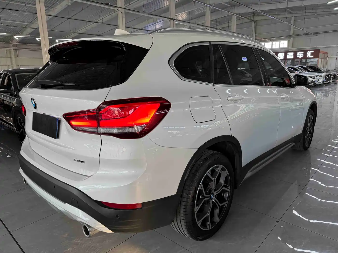BMW X1 2022 sDrive20Li Fashion фото 4