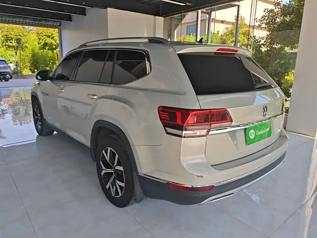 Volkswagen Teramont 2019 380TSI 4WD Luxury Edition China VI фото 5
