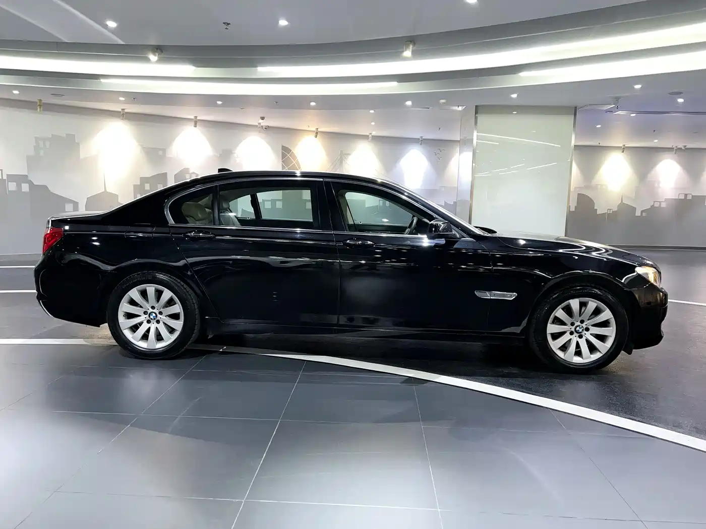 BMW 7 Series 2009 Model 740Li Leading Edition фото 7