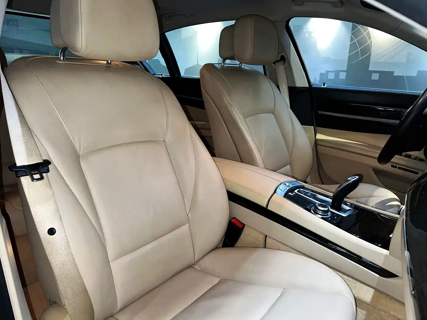 BMW 7 Series 2009 Model 740Li Leading Edition фото 14