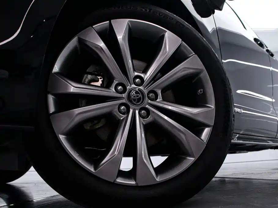 Toyota Sienna 2023 2.5L Hybrid Ultimate Edition фото 16