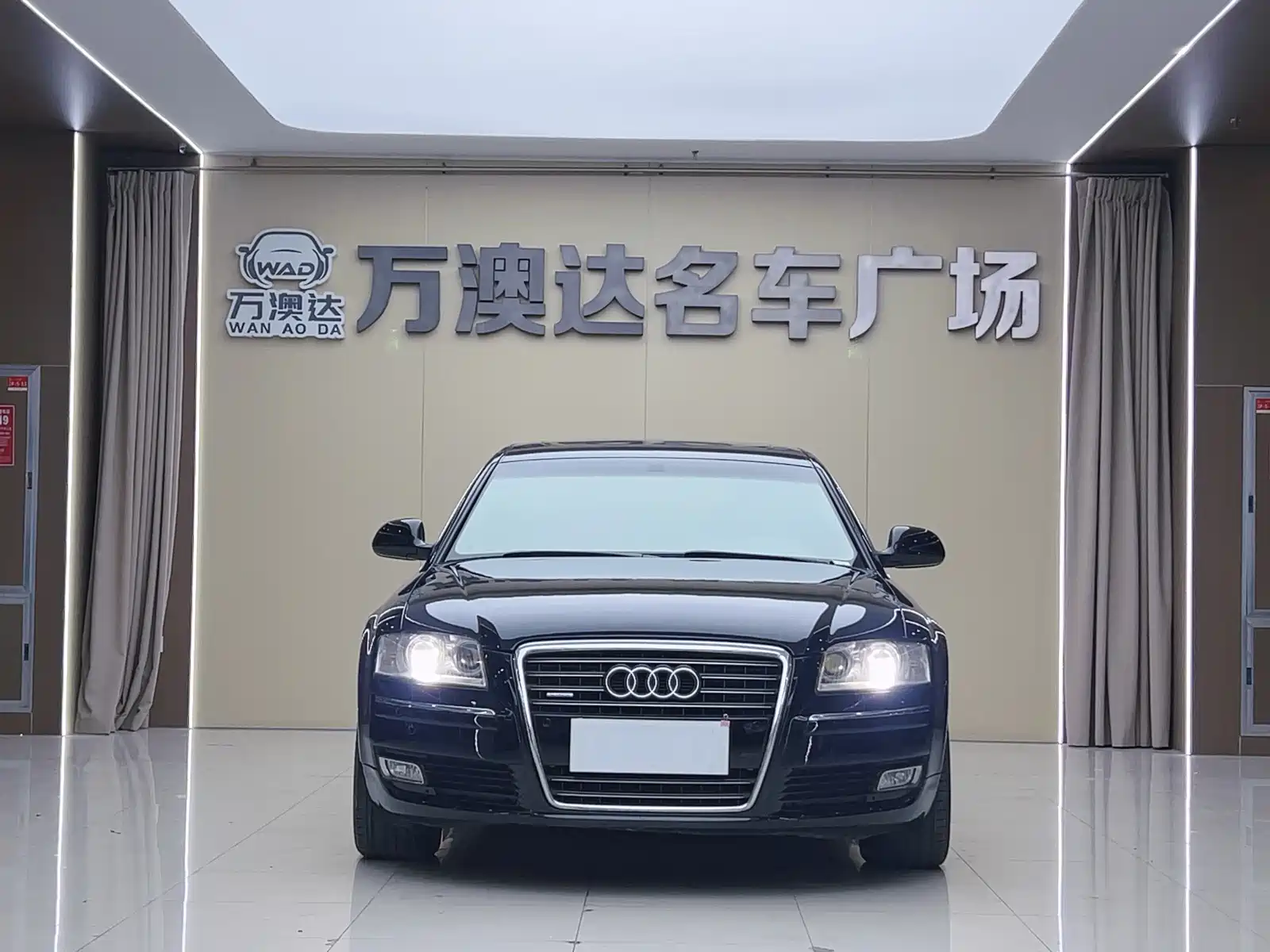 Photo 2 - Audi A8