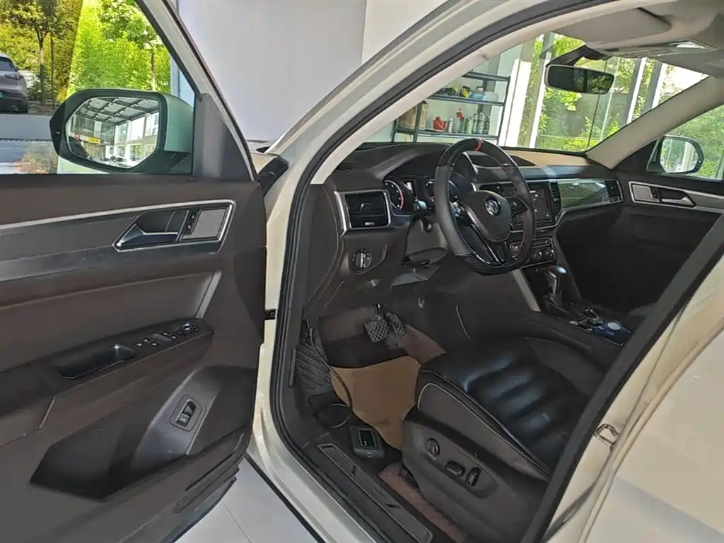 Volkswagen Teramont 2019 380TSI 4WD Luxury Edition China VI фото 16