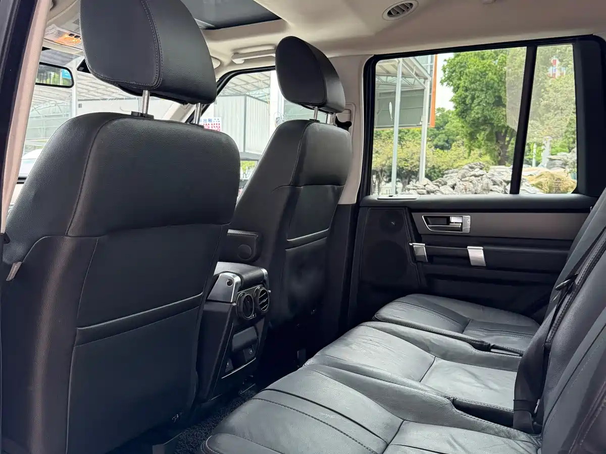 Land Rover Discovery 2013 3.0 SDV6 HSE Diesel фото 10