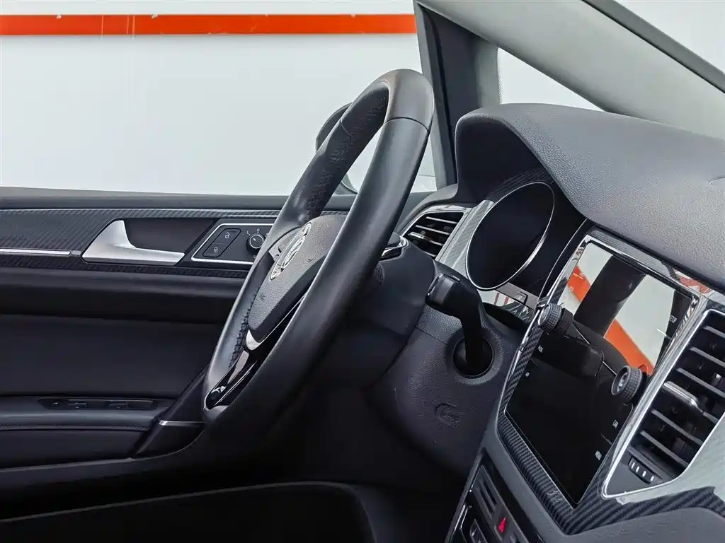 Volkswagen Golf Sportsvan 2016 230TSI Automatic Luxury фото 14