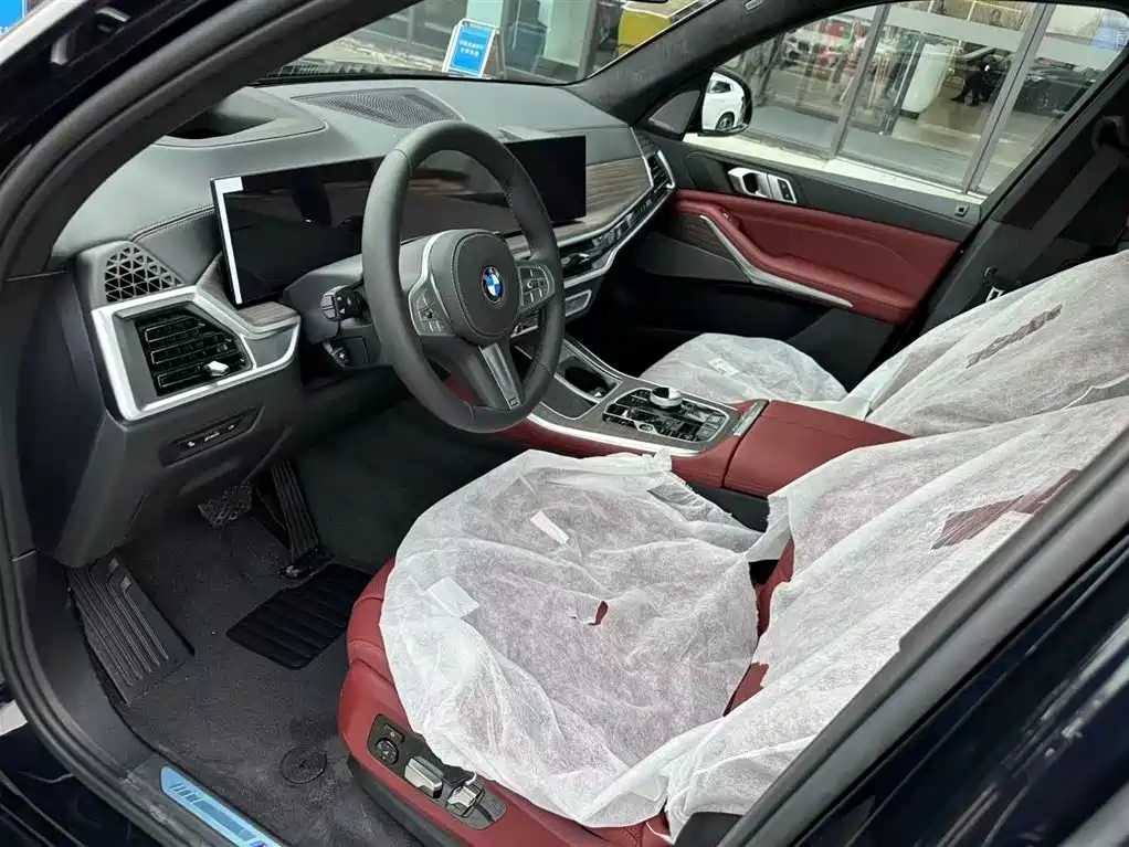 BMW X5 2025 Model xDrive 40Li M Sport Blackout Package фото 6