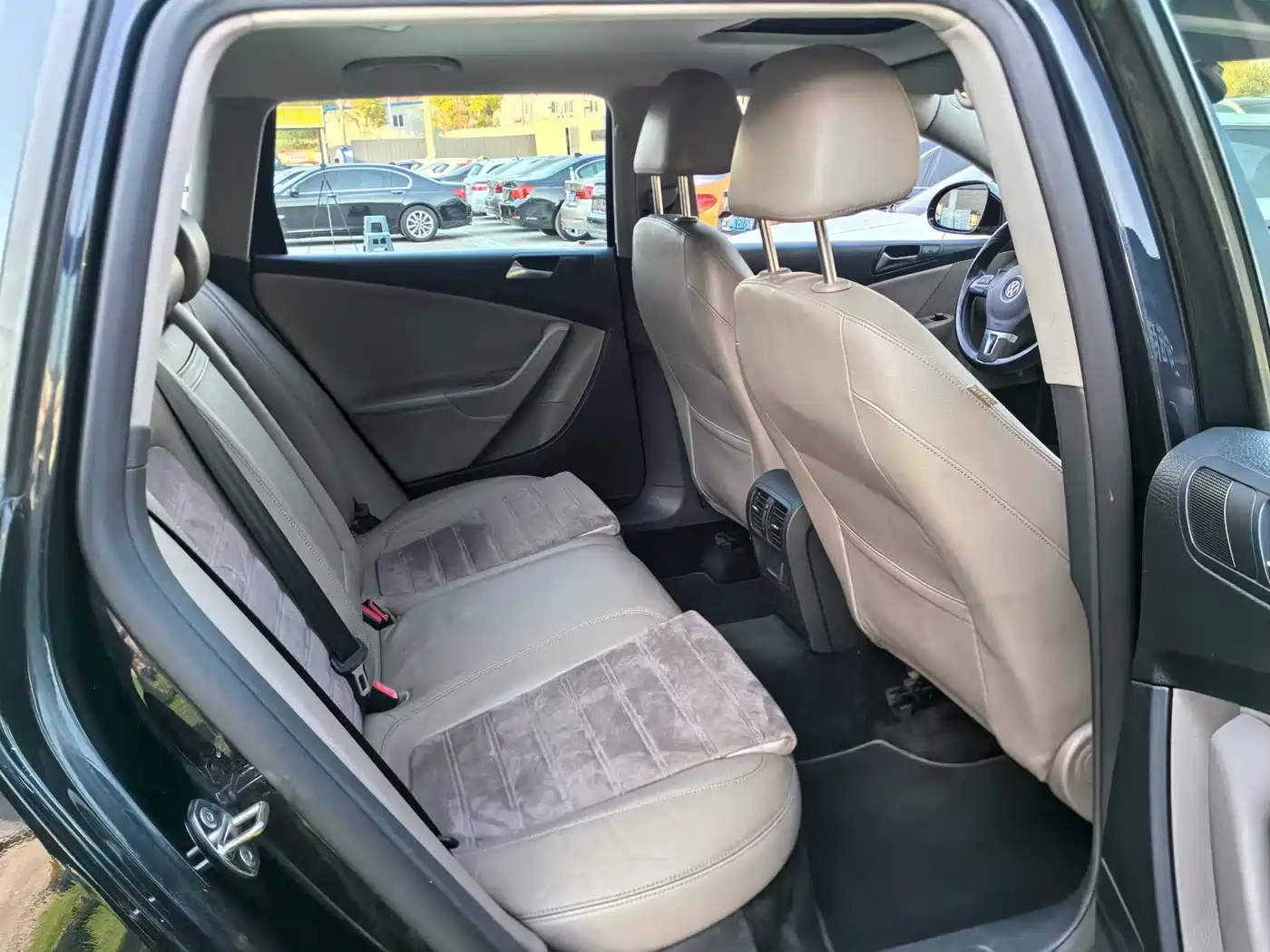 Volkswagen Passat 2011 2.0T Wagon Comfort фото 18