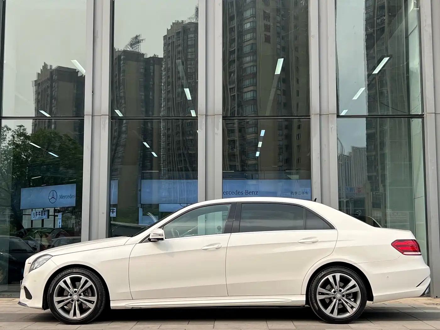 Mercedes-Benz E-Class 2015 Facelift E 260 L Sport фото 3