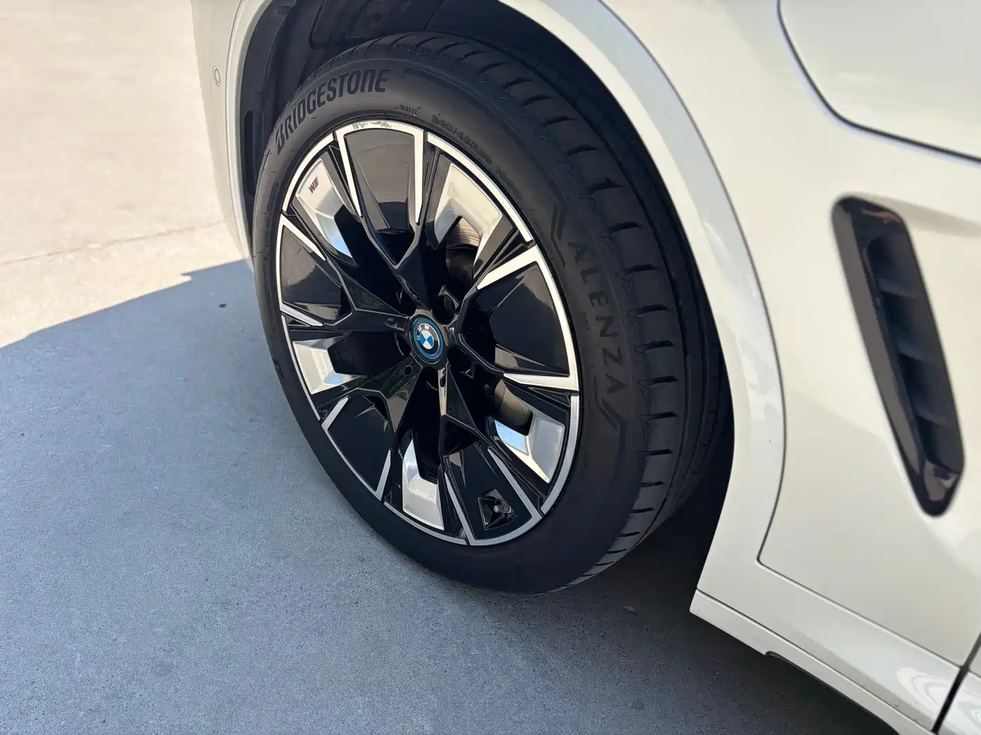 BMW iX3 2022 Innovation Leader фото 15