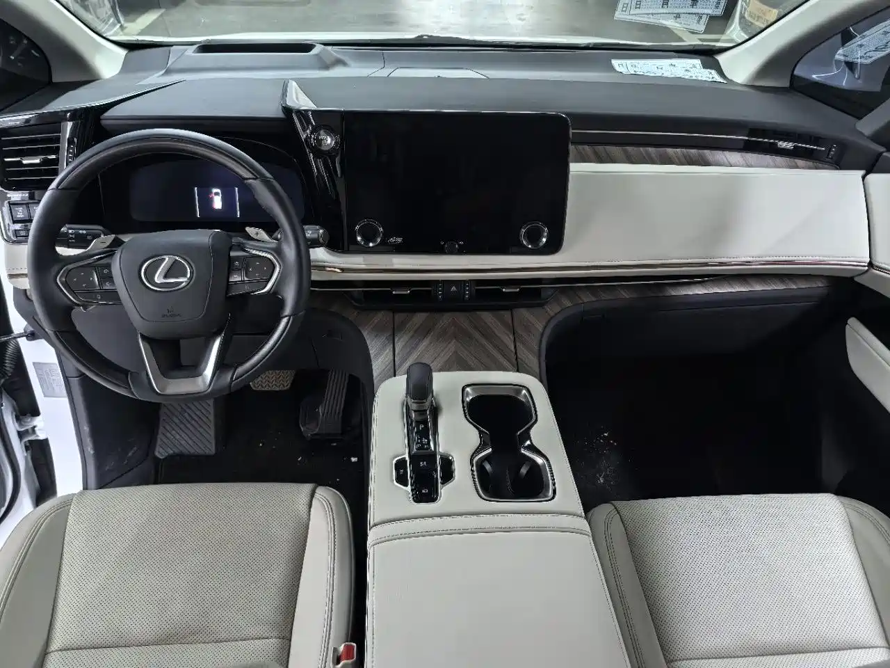 LEXUS LM