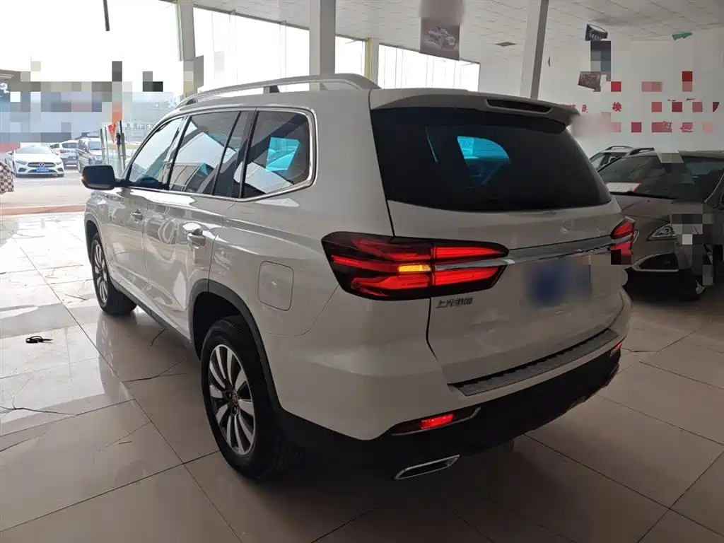 ROEWE RX8