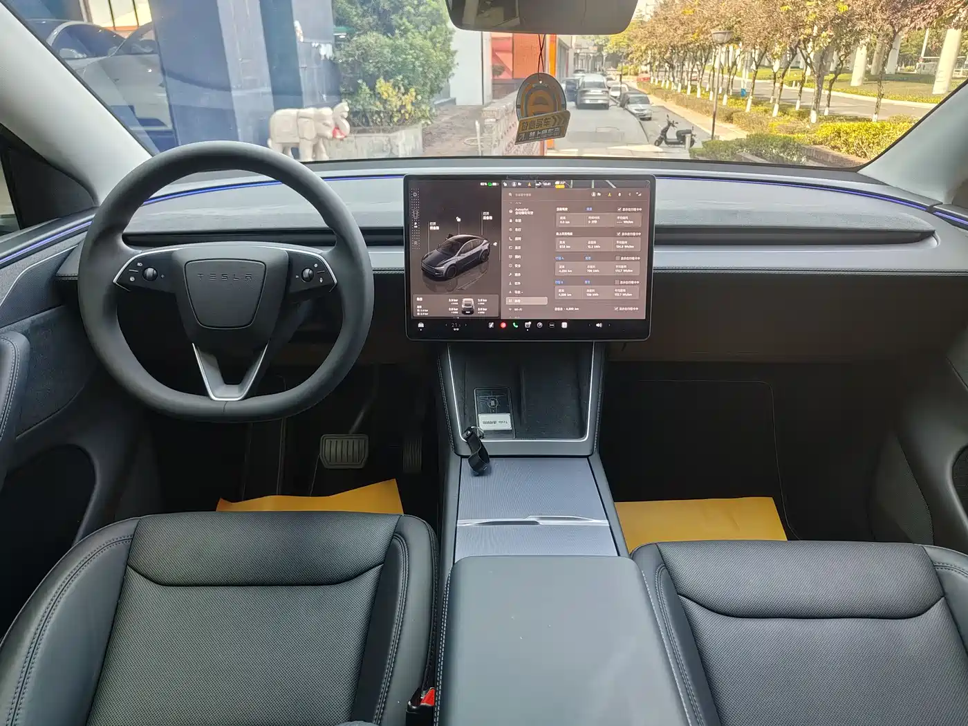 TESLA MODEL Y