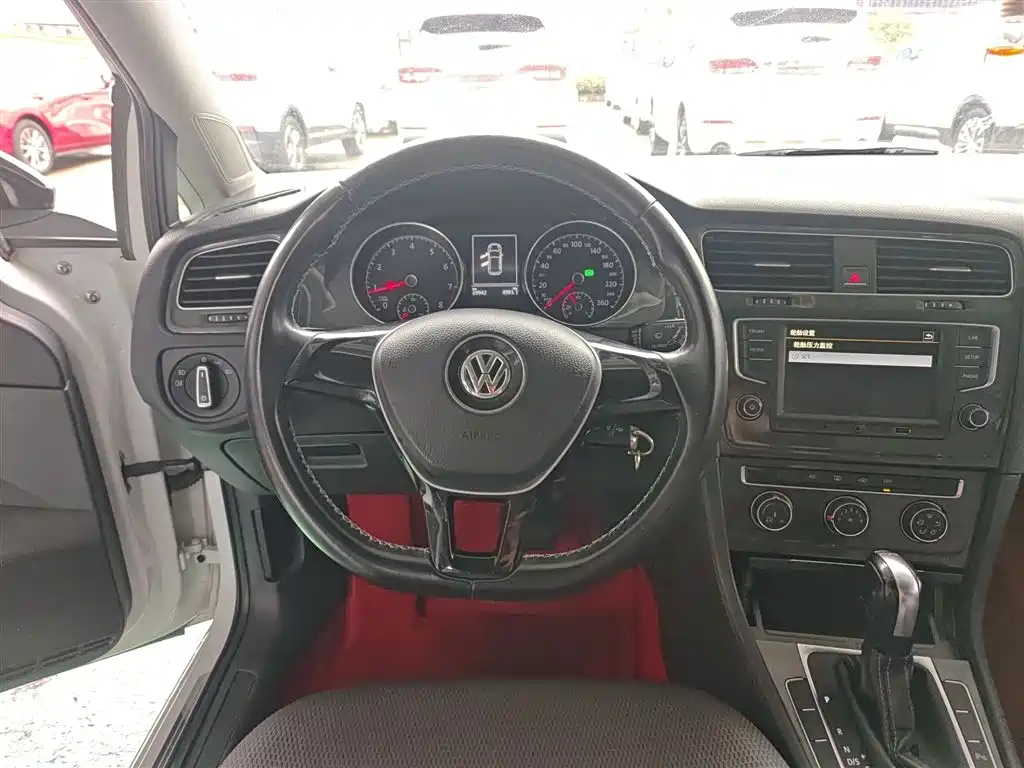 Volkswagen Golf 2017 230TSI Auto Comfort Millionth Anniversary Edition фото 11